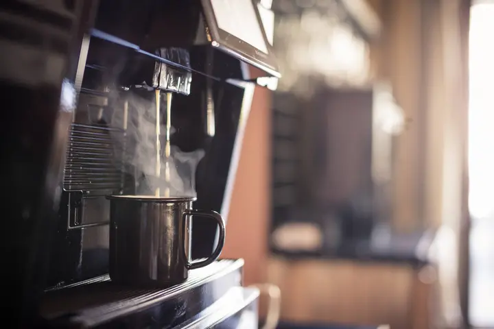 Kaffeemaschine Schwarz der Wohnstuba im Hotel de Londres
