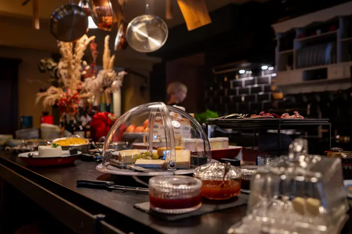 Regionaler Brunch mit hausgemachten Köstlichkeiten im Oberwallis